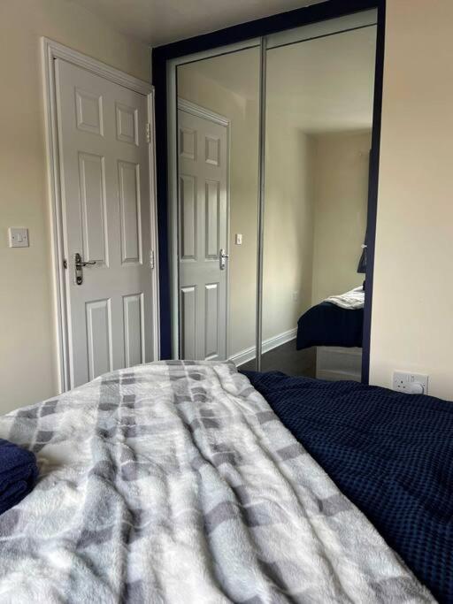Holiday home Large 4 Bedroom 3 Bathroom Town House With Secure Parking By Amazing Spaces Relocations Ltd Warrington (Cheshire)