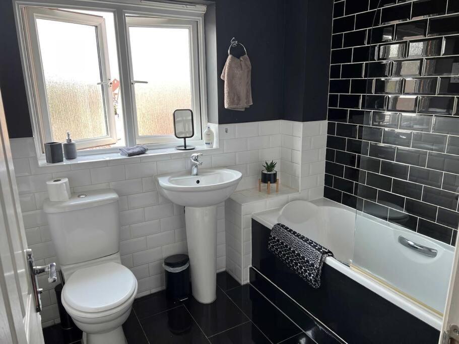 Holiday home Large 4 Bedroom 3 Bathroom Town House With Secure Parking By Amazing Spaces Relocations Ltd